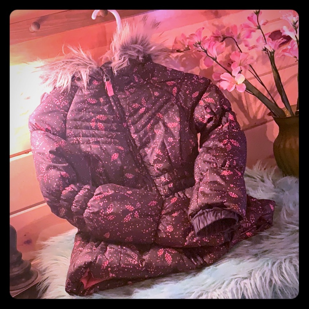 Girls fitted puffer coat with fuzzy hood